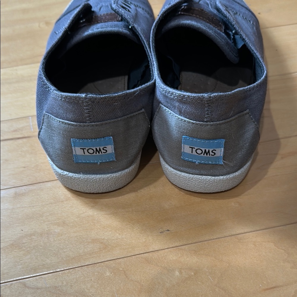 TOMS Men's Gray Casual Shoes - Picture 3 of 4